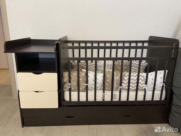 Детская кроватка трансформер с маятником