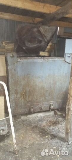 Бак для хранения зерна с крышкой