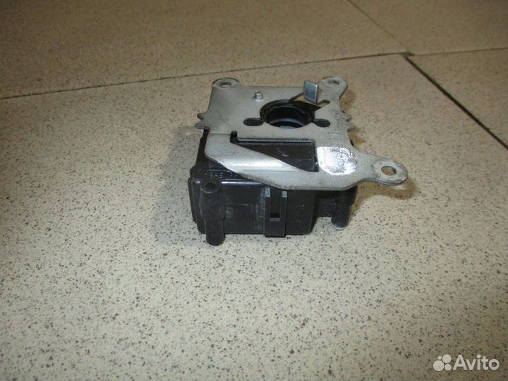 Моторчик заслонки печки Toyota Land Cruiser 200 2