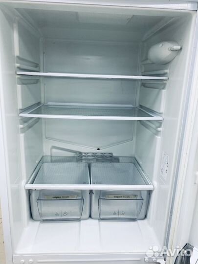 Холодильник Ariston 170 см