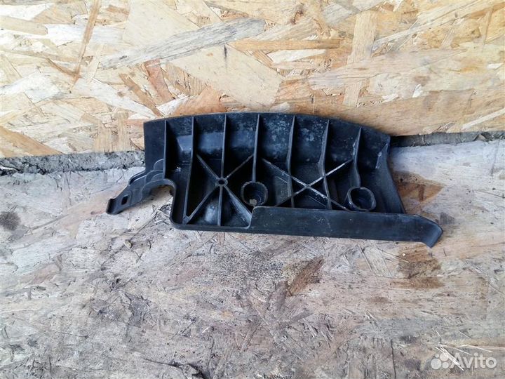 Направляющая заднего бампера правая Audi A6 C6 20