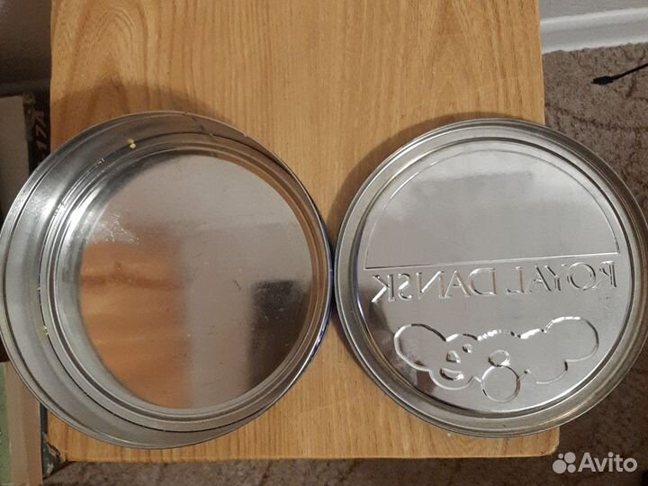 Жестяная банка из под печенья