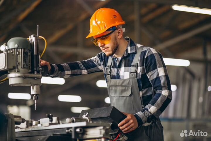 Токарь на производство моторов/ жилье