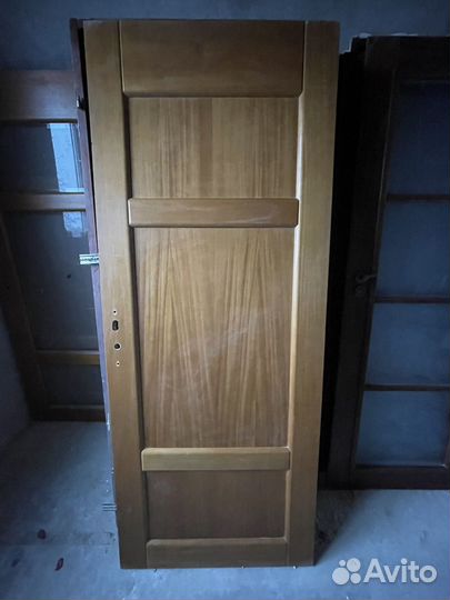 Продам б/у 3 двери массив, 2 двери Шпон