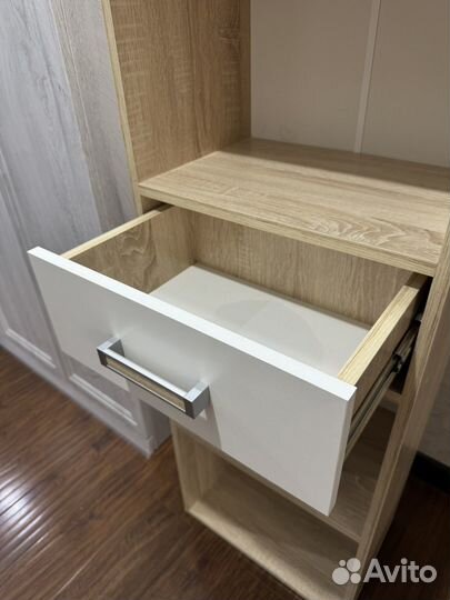 Шкаф с открытыми полками