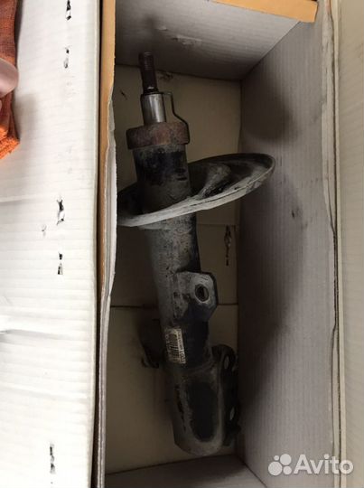 Продам передние стойки на камри 45