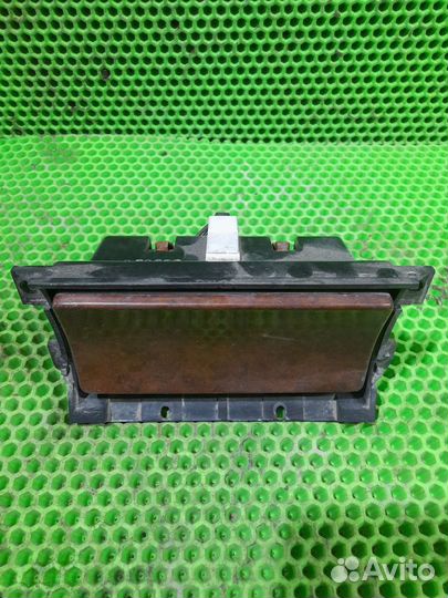 Пепельница центральной консоли Nissan Laurel C34