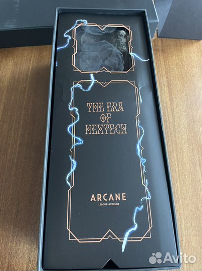 Наградная статуя Arcane