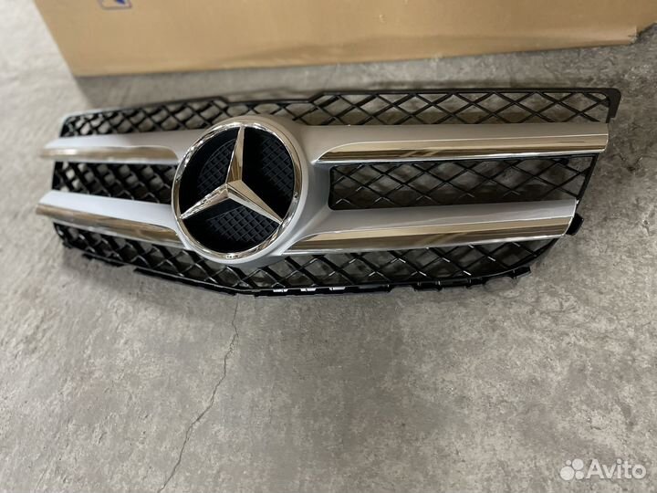 Решетка радиатора Mercedes G:L x204 рест 11-15 год