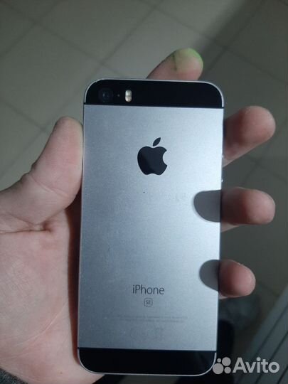 iPhone SE, 128 ГБ