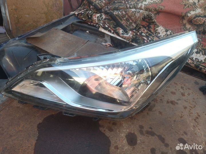Передние фары Hyundai Solaris 14-17