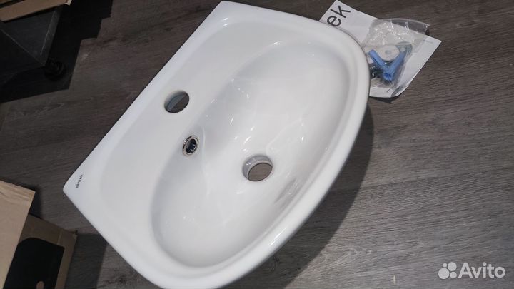 Умывальник Santek 40см