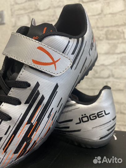 Детские футбольные бутсы