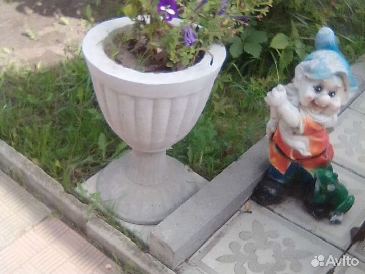 Вазоны бетонные уличные под цветы