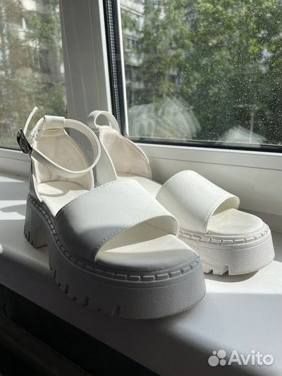 Сандалии женские 36 37 размер белые