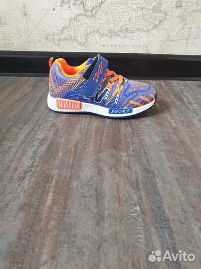 Кроссовки детские новые