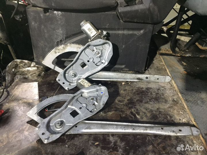 Стеклоподъемник передний правый Ford Transit 06-15