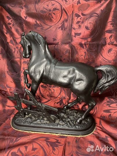 Конь у плетня. Кусинское литье. 1959