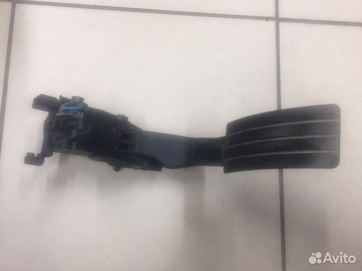 Педаль газа renault logan II