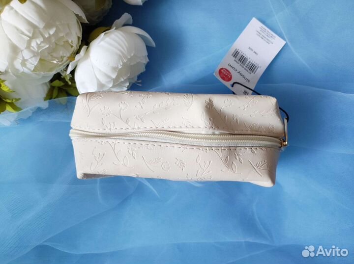 Новая фактурная косметичка Sinsay бежевая