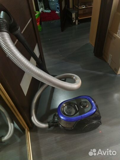 Пылесос Samsung SC18M2120SB синий