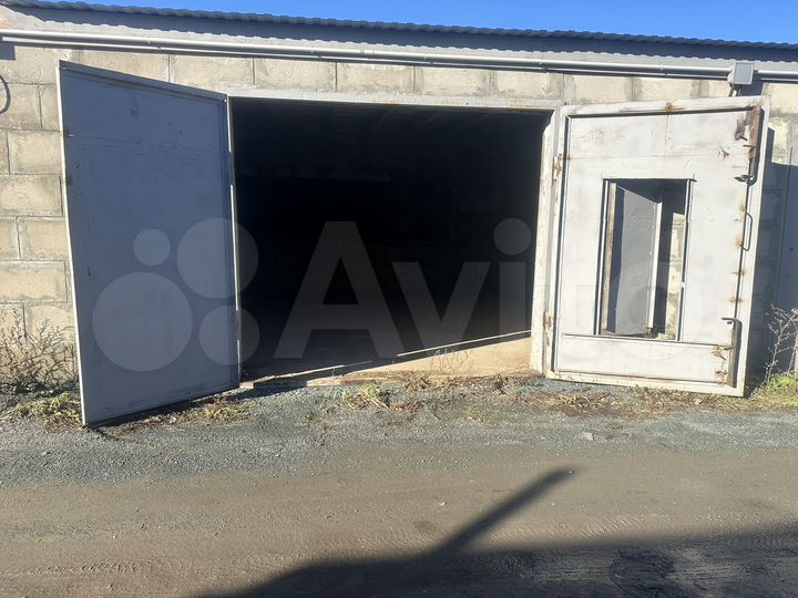 Гараж, > 30 м²