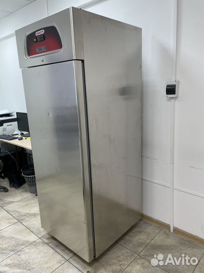 Холодильный шкаф