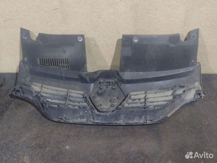 Решётка радиатора Renault Logan 2