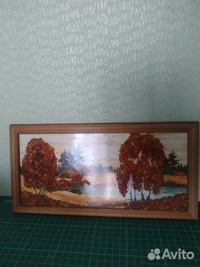 Картина с янтарной крошкой