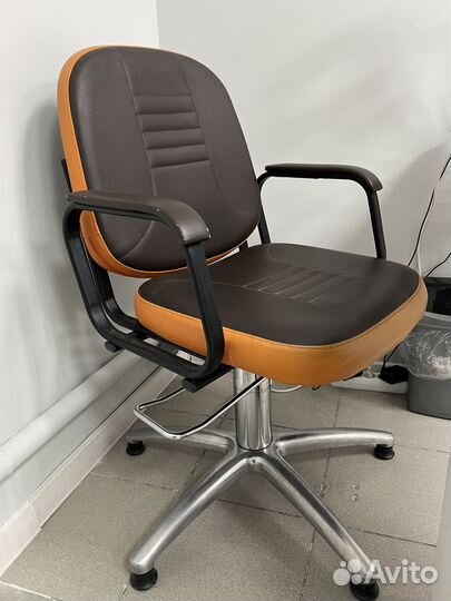 Парикмахерское кресло бу