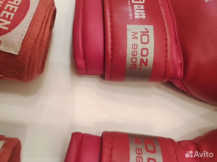 Боксерские перчатки, бинты и напульсник