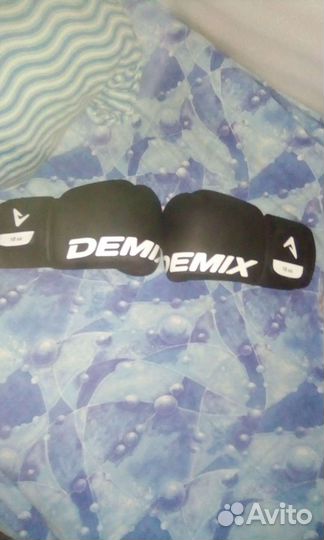 Боксерские перчатки 10 оz.новые