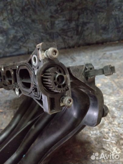Впускной коллектор Nissan Qashqai j10 2.0 MR20
