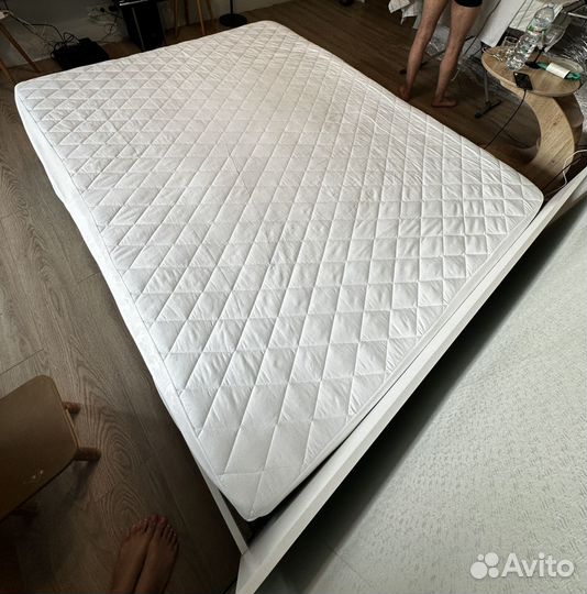 Кровать с матрасом