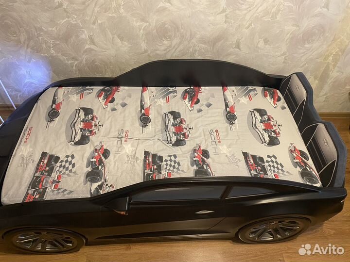 Кровать машинка с подсветкой б/у детская + пуфик