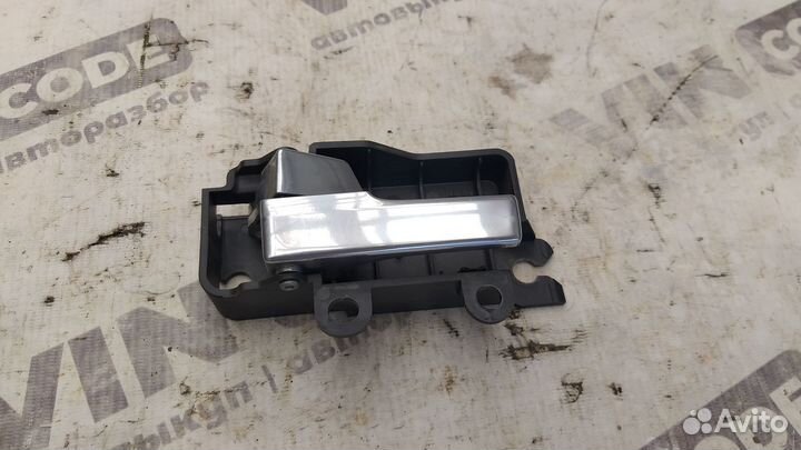 Ручка внутренняя левая Ford Kuga 1