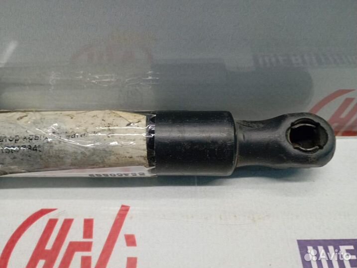 Амортизатор крышки багажника Chevrolet Equinox