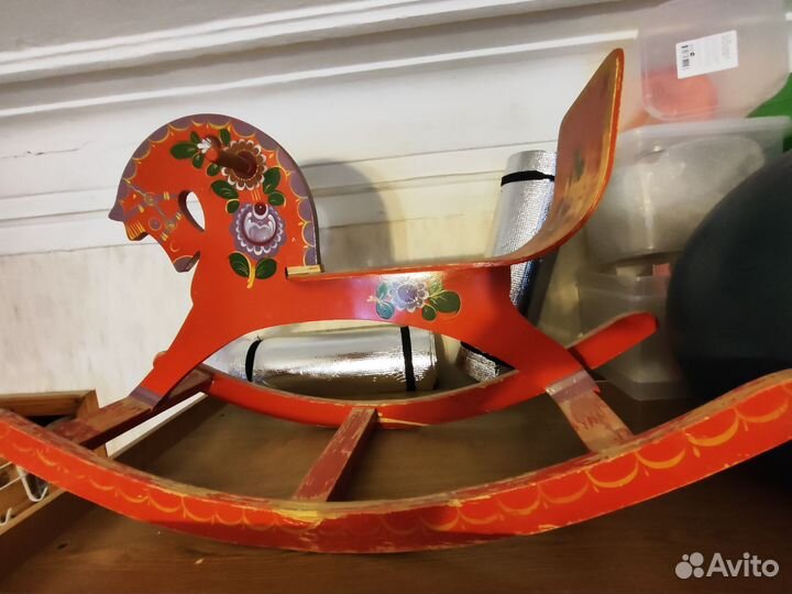 Деревянный конь качалка