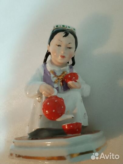 Статуэтка фарфор