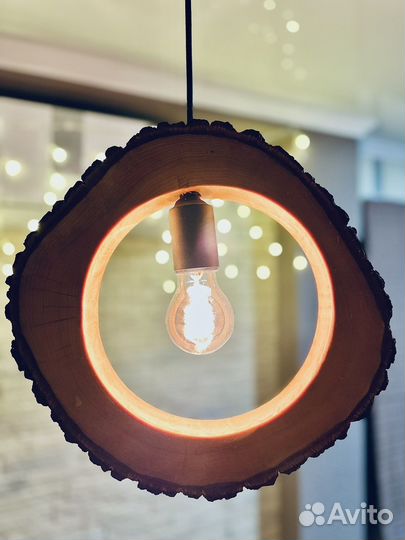 Подвесной светильник из дерева русной работы