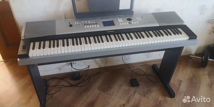 Синтезатор DGX-520