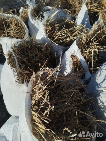 Солома в мешках