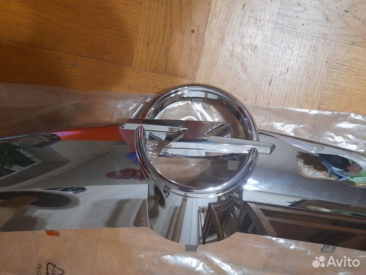 Молдинги решетки радиатора Opel Astra оригинал