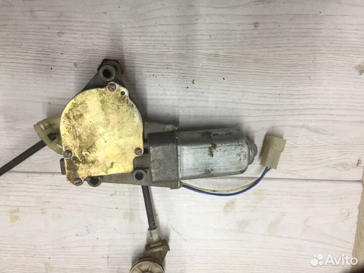 Стеклоподъемник задний правый Лада 2111