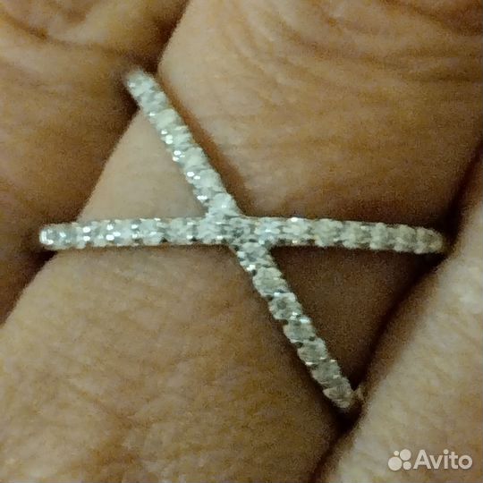 Стильное серебряное кольцо с бриллиант. муассанит