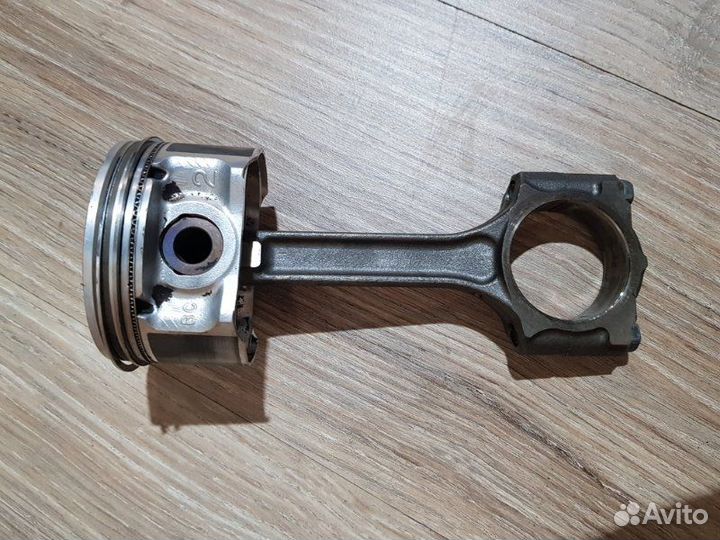 Поршень с шатуном Nissan Tiida C11 HR16DE 2009