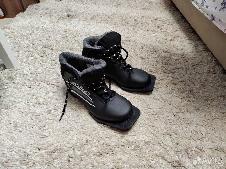 Лыжные ботинки