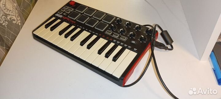 Мидиклавиатура Akai MPK Mini MK2