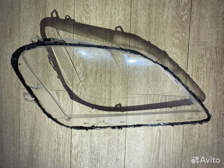 Стекло передней фары