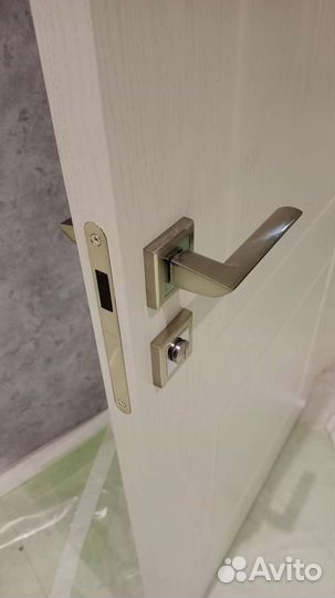 Установка межкомнатных дверей